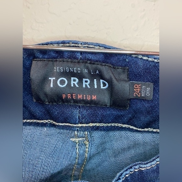 Torrid Premium Women’s Zippered Dark Wash High Rise Jeans/Jegging Size 24R - Picture 7 of 11
